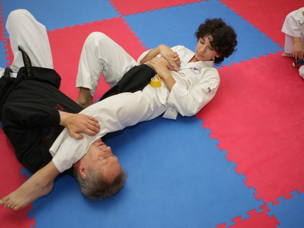Black Belt Kids & Teens - Fortgeschrittene ab dem 6. Kup